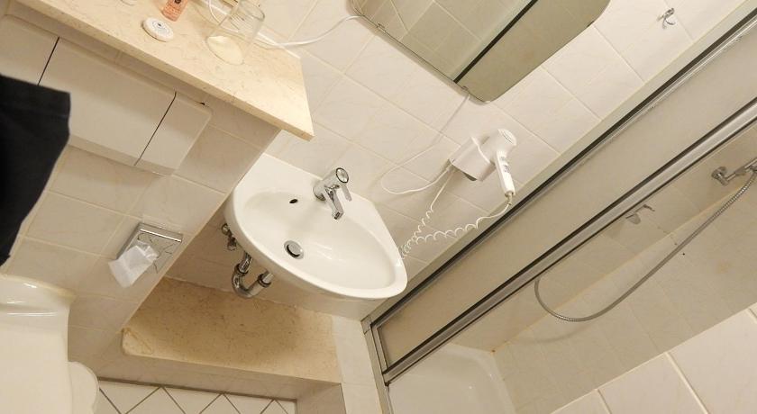 ホテルNachtigall ゲルンスバッハ 部屋 写真